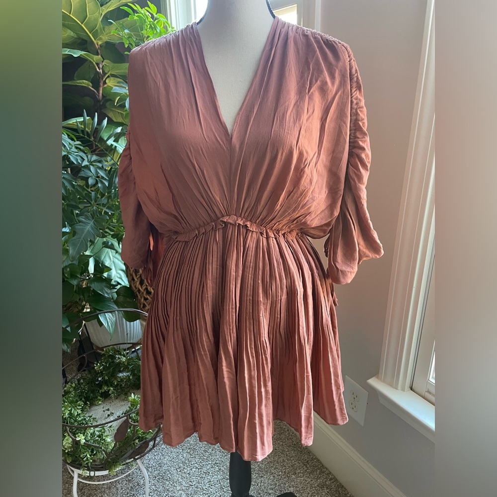 Mustard Seed Woman’s Gorgeous Dress in SZ S lined in gently used condition